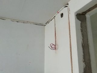 强、弱电路穿线施作