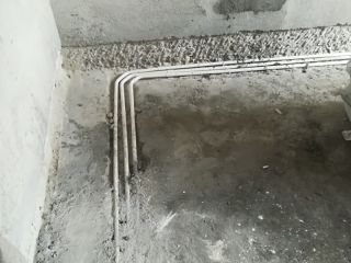 水、电管开槽施作