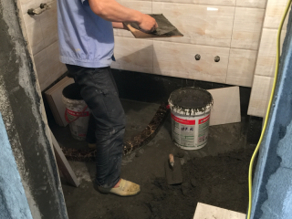 地砖铺贴及地面找平施作