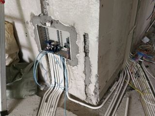 强、弱电路穿线施作