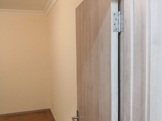 套装门、踢脚线安装