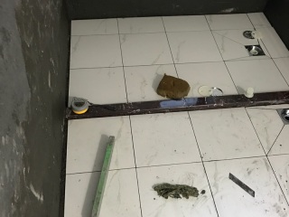 地砖铺贴及地面找平施作