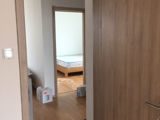 套装门、踢脚线安装