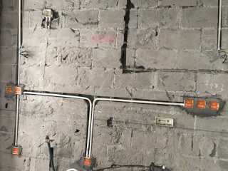水、电管开槽施工