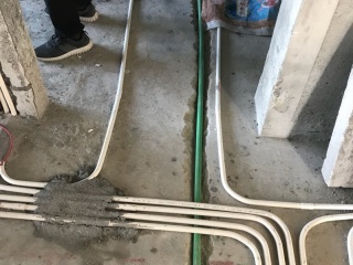 水、电管开槽施作