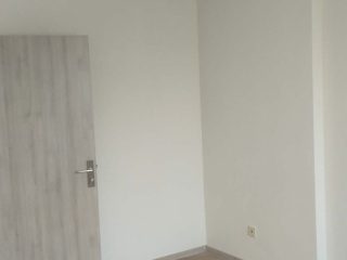 套装门、踢脚线安装