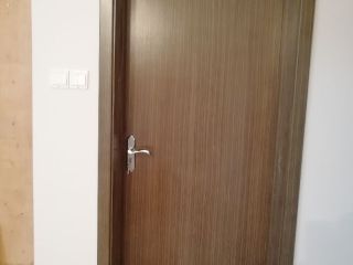 套装门、踢脚线安装