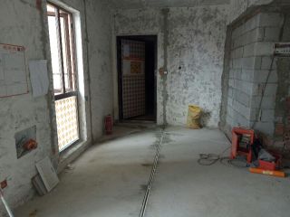 强、弱电路穿线施作