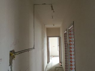 强、弱电路穿线施作