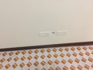 套装门、踢脚线安装