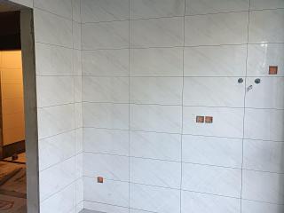 卫生间墙砖施作