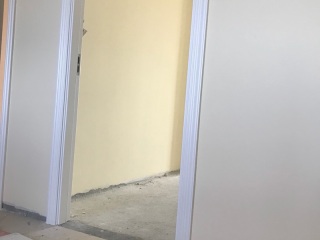 套装门、踢脚线安装