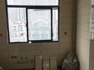 厨房、卫生间墙砖施作