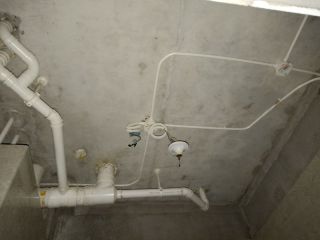 水、电管开槽施作