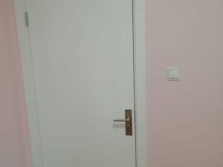 套装门、踢脚线安装