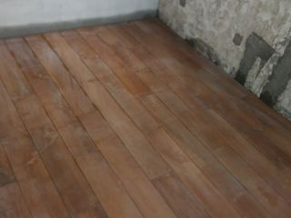 地砖铺贴及地面找平施作
