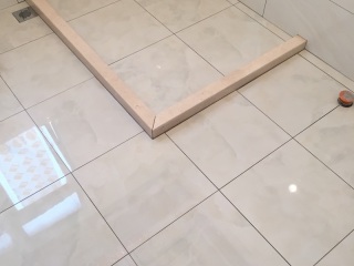 地砖铺贴及地面找平施作