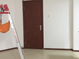 套装门、踢脚线安装