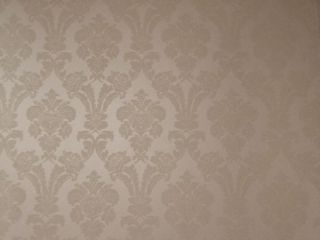 现场背景墙及隔墙施作