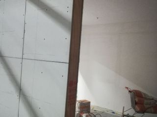 现场背景墙及隔墙施作