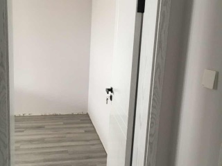 成品门及墙纸铺贴