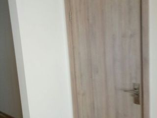 套装门、踢脚线安装