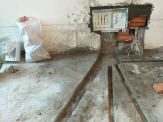 水、电管开槽施作