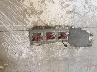 水、电管开槽施工