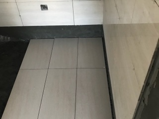 地砖铺贴及地面找平施作
