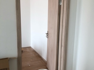 套装门、踢脚线安装