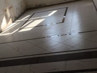 地砖铺贴及地面找平施作