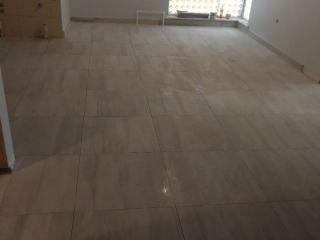 地砖铺贴及地面找平施作