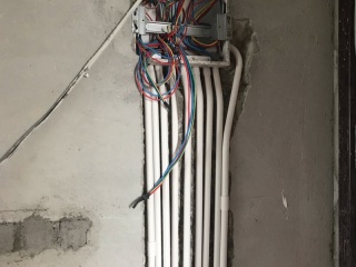 强、弱电路穿线施作