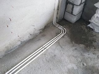 水、电管开槽施作