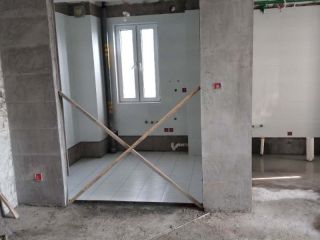 地砖铺贴及地面找平施作