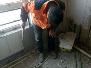 厨房、卫生间墙砖施作