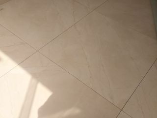 地砖铺贴及地面找平施作