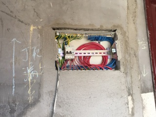 强、弱电路穿线施作