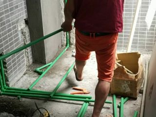 强、弱电路穿线施作