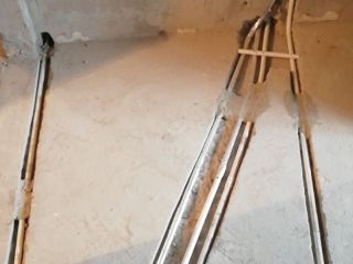 水、电管开槽施作