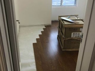 套装门、踢脚线安装
