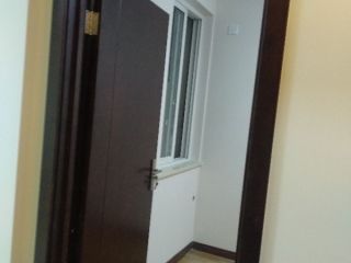套装门、踢脚线安装