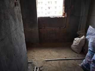 水、电管开槽施工