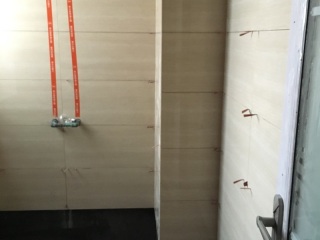 厨房、卫生间墙砖施作