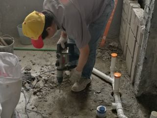 水、电管开槽施作