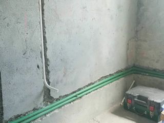 水、电管开槽施作