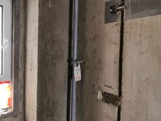 水、电管开槽施作