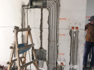 水、电管开槽施作