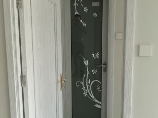 成品门及墙纸铺贴
