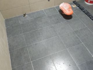 地砖铺贴及地面找平施作